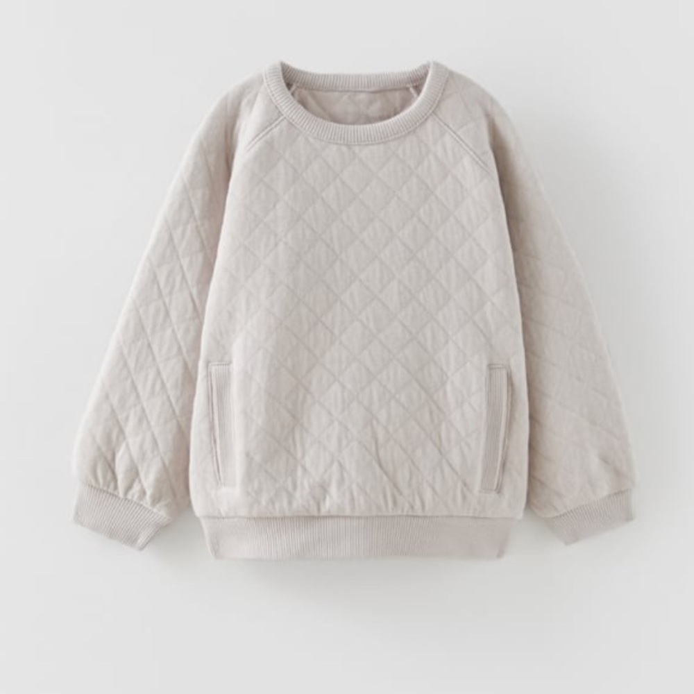 Zara Quilted sweatshirt with round neck and long sleeves. Rib trim. Color ice